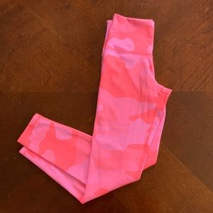 Aerie Pink Camo Leggings Size M